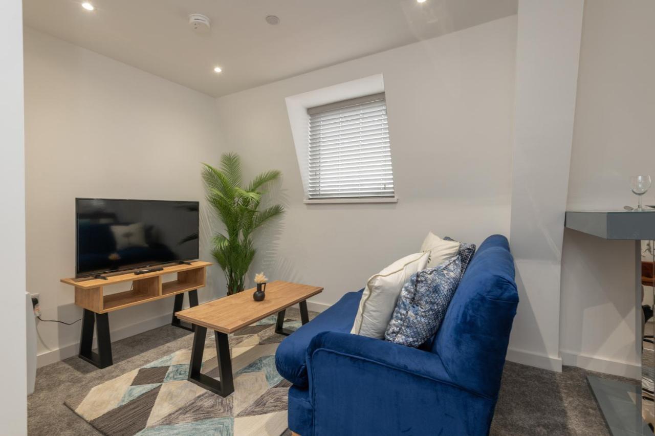Thornhill House Serviced * Wakefield