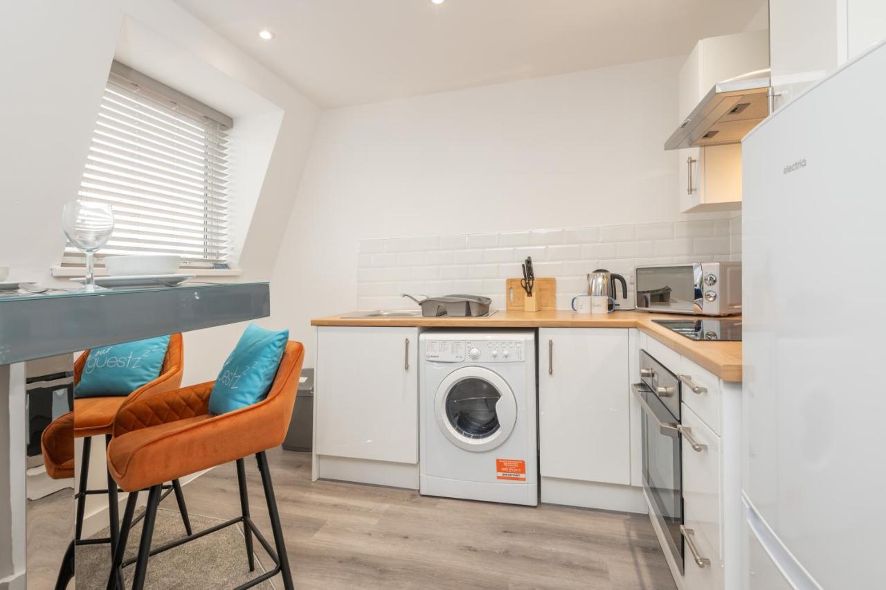 Thornhill House Serviced * Wakefield